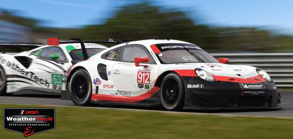 Porsche GT3 na torze wyścigowym ze sprzęgłem ZF Race Engineering podczas wyścigu IMSA.