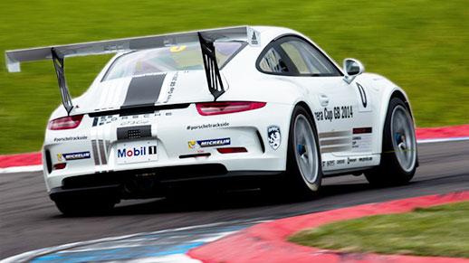 Os carros de Porsche Carrera Cup esto equipados com embraiagens de competio SACHS.