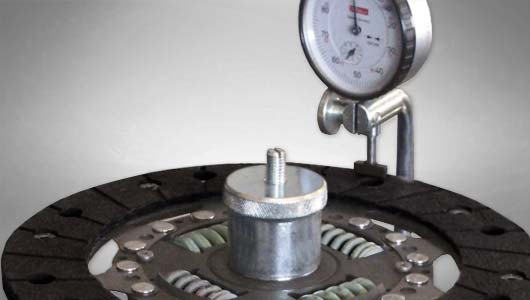 Check clutch disc for sidestroke