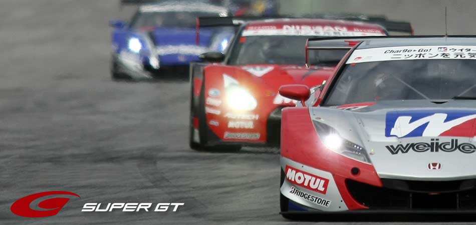 GT500 racerbilar med SACHS-koppling p racerbanan vid SuperGT i Japan.