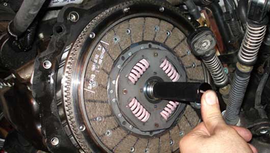 How to install a clutch kit